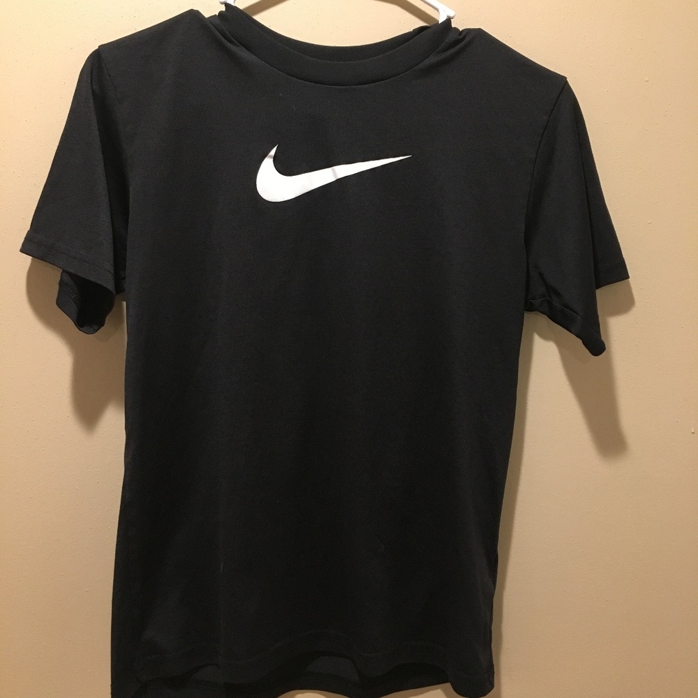 women nike tee